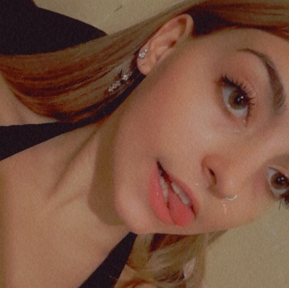 Meet your Posher, Mackenzy - Picture 1 of 1